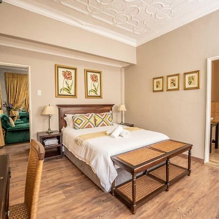 Fatmols Guest Lodge Йоханнесбург Экстерьер фото